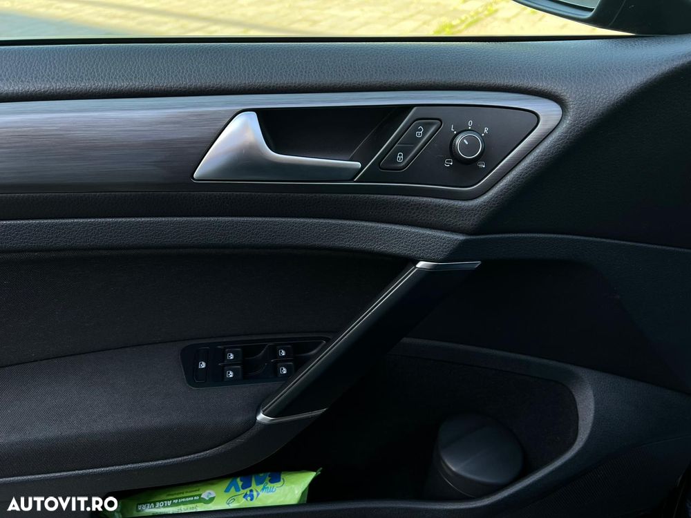 Volkswagen e-Golf - 22