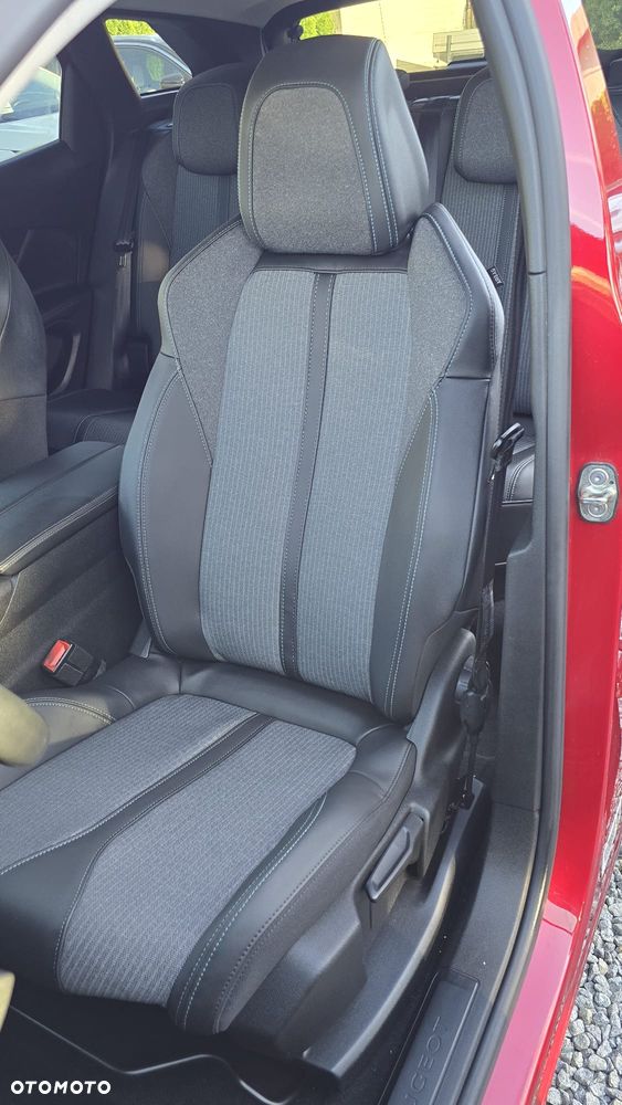 Peugeot 3008 225 e-EAT8 Allure - 4