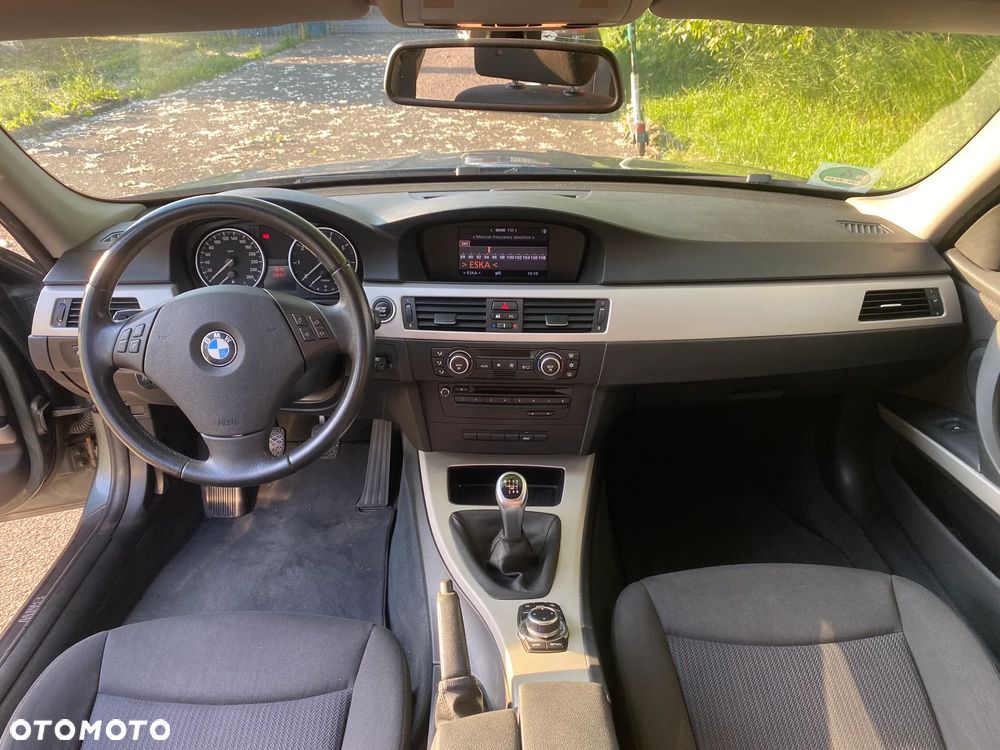 BMW Seria 3 318i - 17