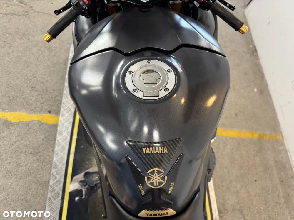 Yamaha YZF - 28
