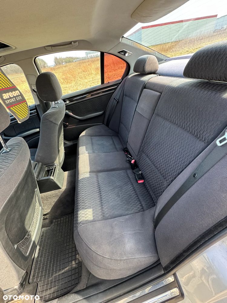 BMW Seria 3 323i - 15