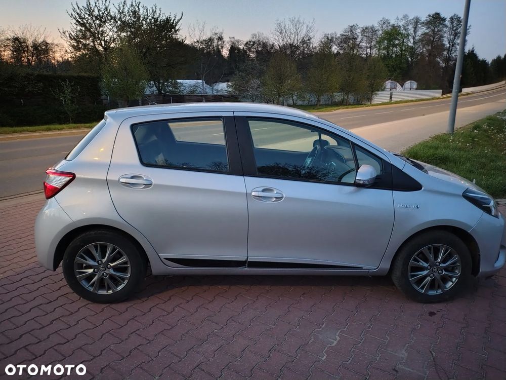 Toyota Yaris Hybrid 100 Premium EU6 - 10