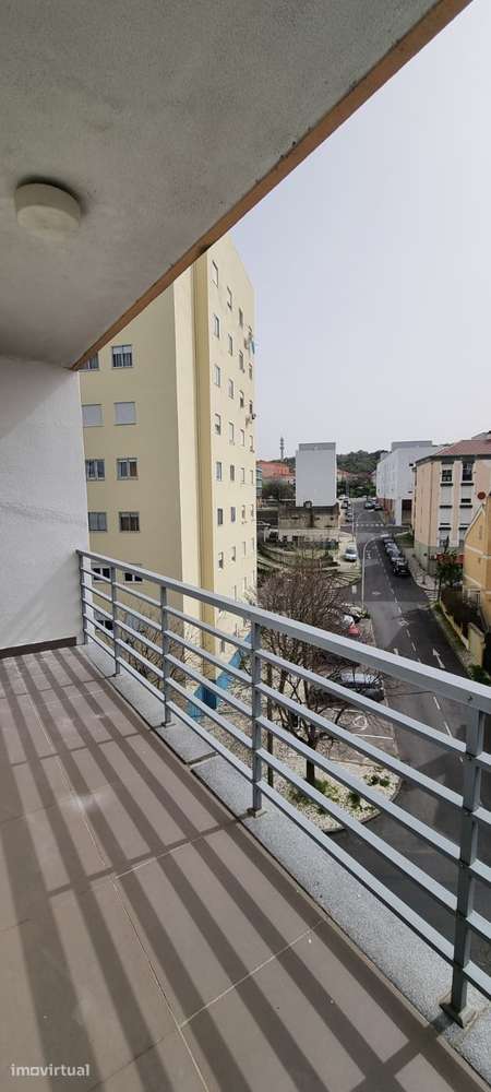 T2 com varanda, garagem e piscina em Benfica - Grande imagem: 5/14