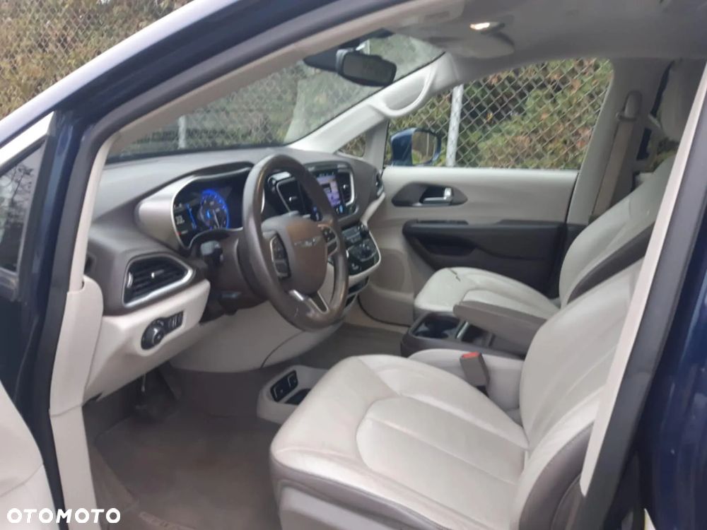 Chrysler Pacifica - 17