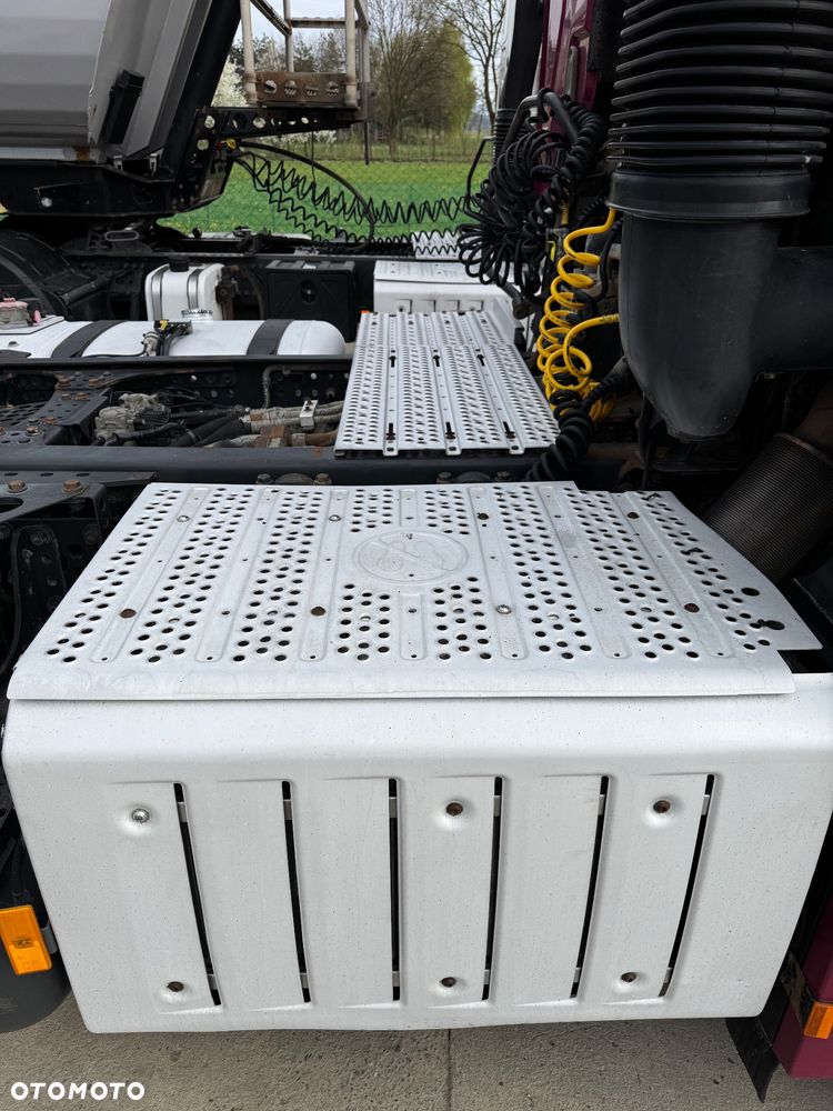 Mercedes-Benz HAD Arocs - 12