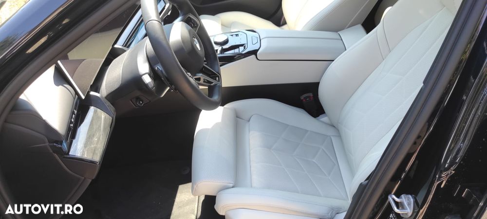 BMW Seria 5 520i AT MHEV - 11
