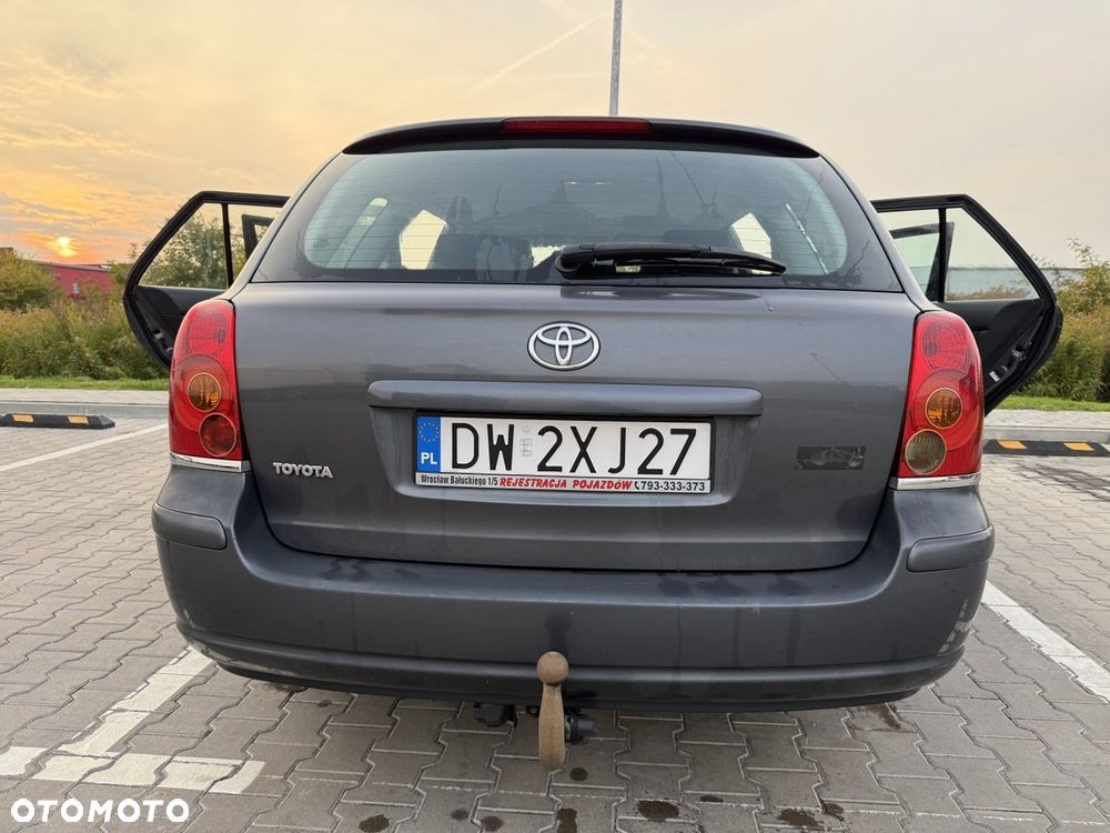 Toyota Avensis 1.8 VVT-i Combi - 2