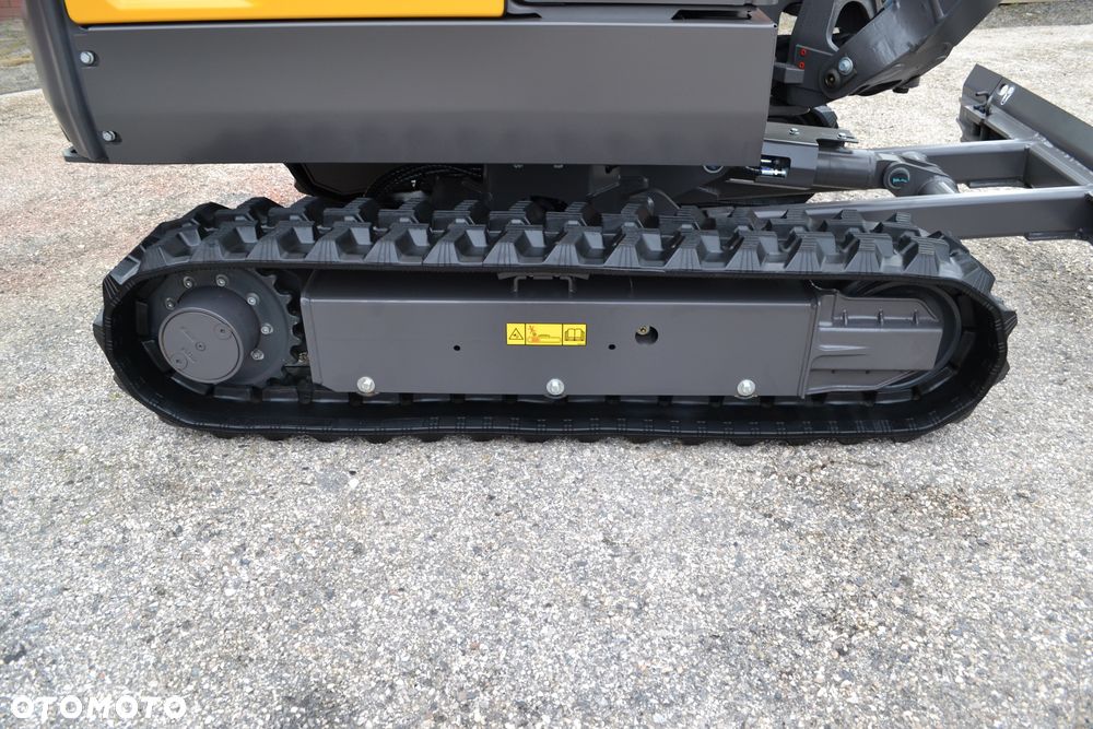 Volvo EXCAVATOR EC18E / rok 2025 / komplet 3 łyżek / skarpówka hydrauliczna / kupiona u dealera w Polsce / - 6
