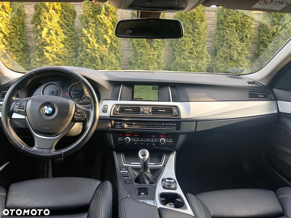 BMW Seria 5 ver-525d-luxury-line - 8