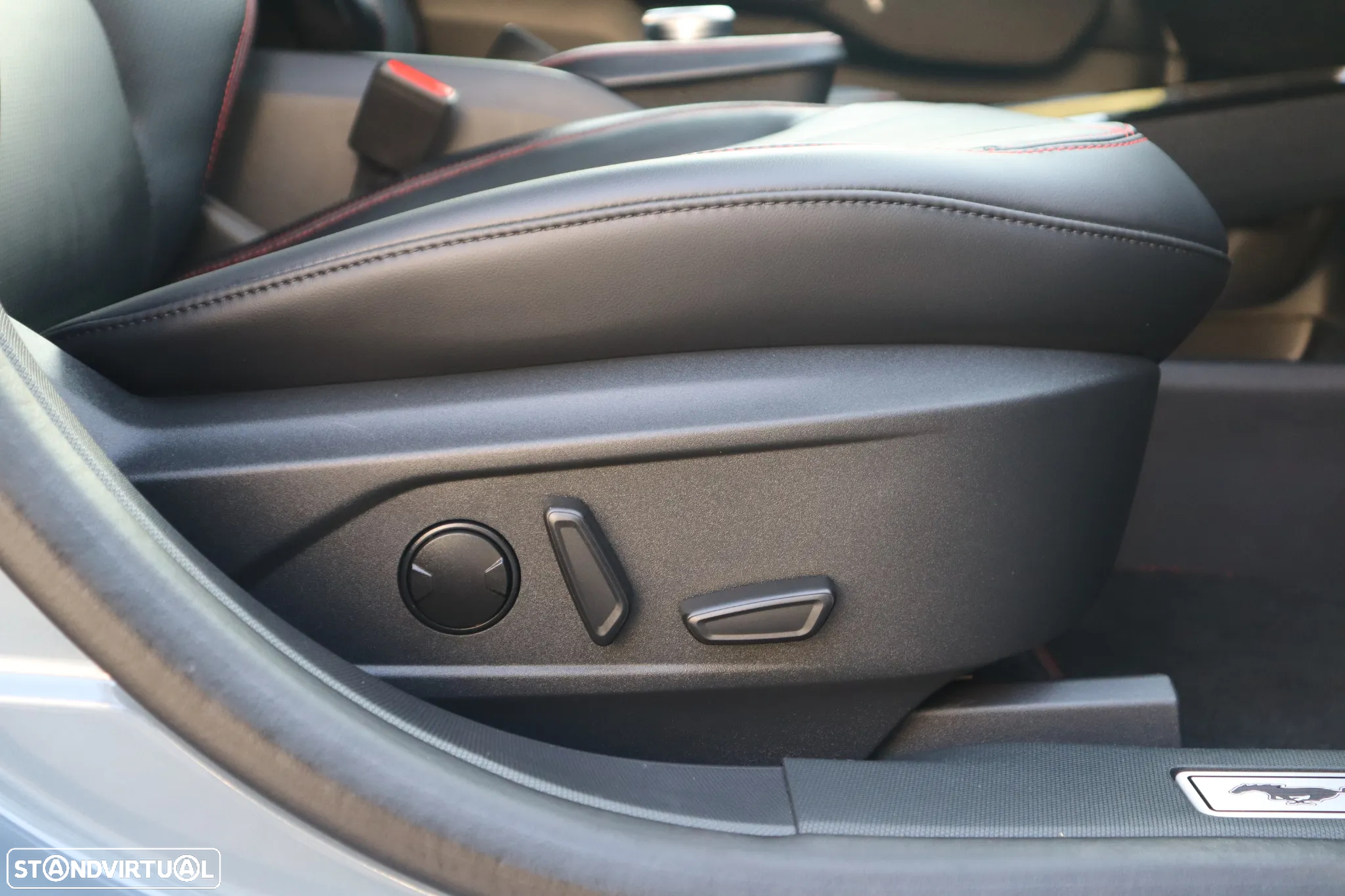 Ford Mustang Mach-E 75.7 kWh Premium AWD - 33