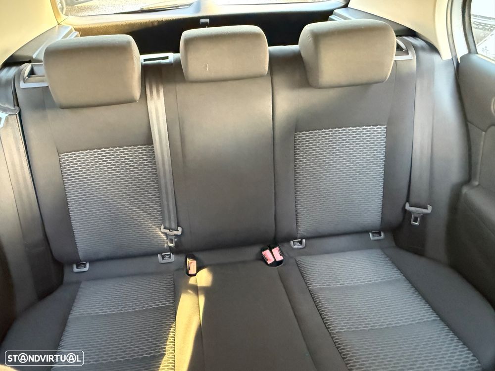 VW Golf 1.6 TDi Confortline - 12