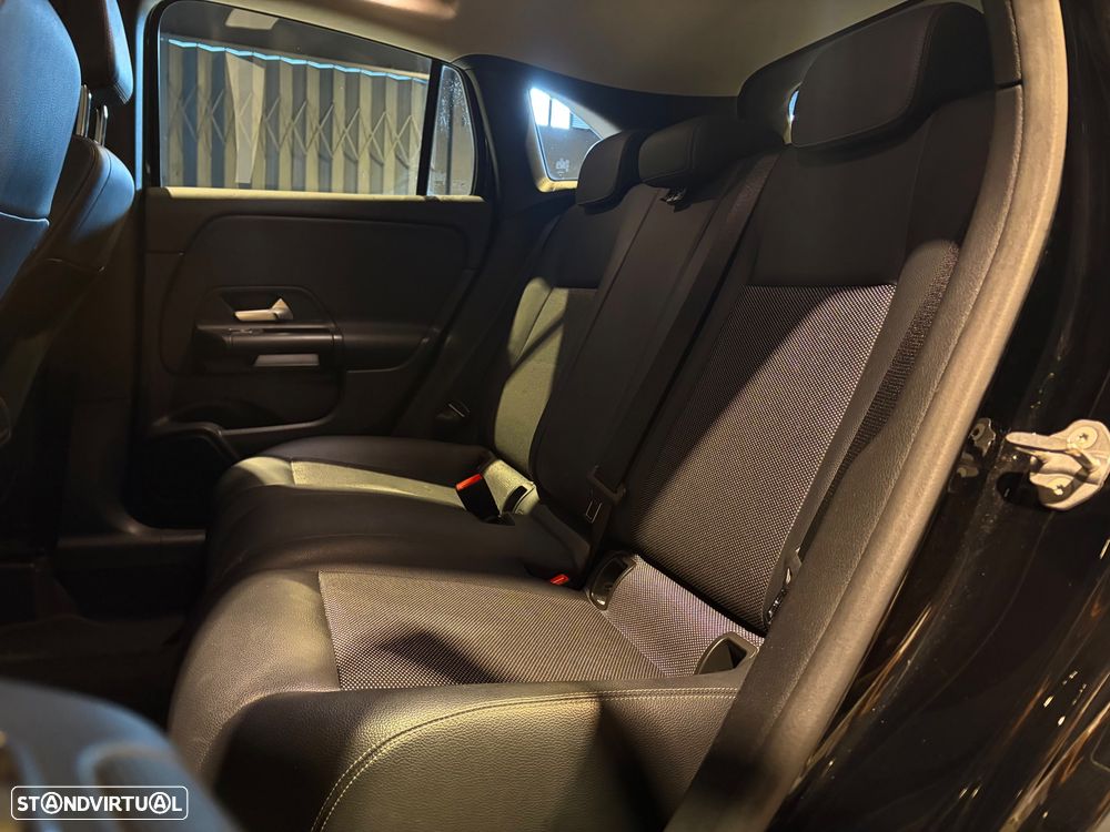 Mercedes-Benz GLA 180 7G-DCT - 11