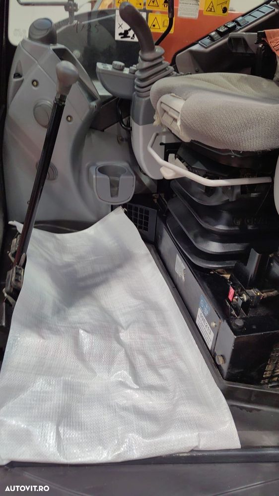 Hitachi ZX85, 9,3 TONE, 2023, 1.965h, CUPLA RAPIDA HIDRAULICA, cupe ingusta si lata NOI, cupa taluz neinclinabila NOUA, senile cauciuc PAD, LAMA NIVELARE, Instalatia picon pe brate, Aer cond, sistem antifurt, Ad sapare 5m,ridica 5t, CA NOU-PROMOTIE 64.900Eur - 16