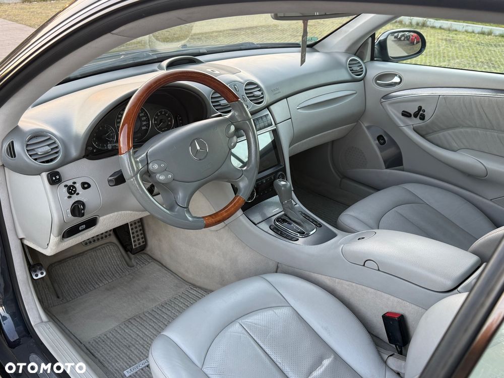 Mercedes-Benz CLK 320 - 25