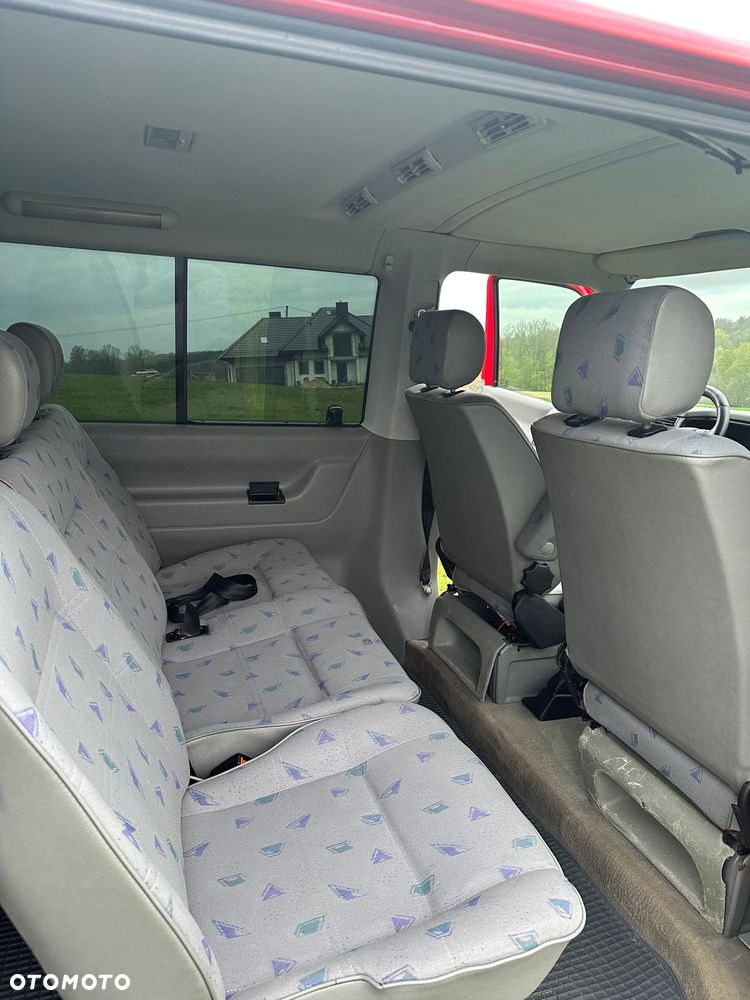 Volkswagen Caravelle - 12