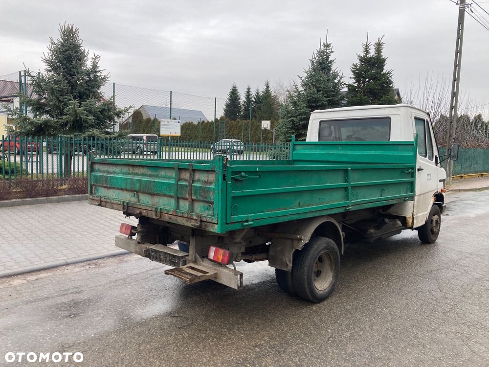 Mercedes-Benz 410 - 6