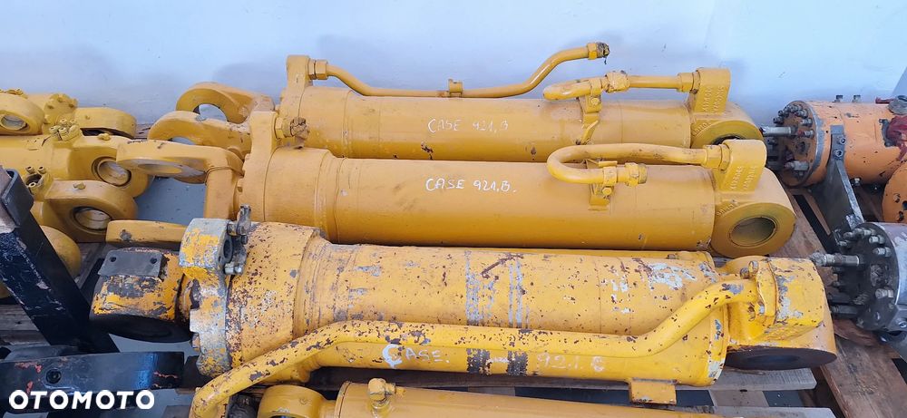 Siłownik Case 921 - 2