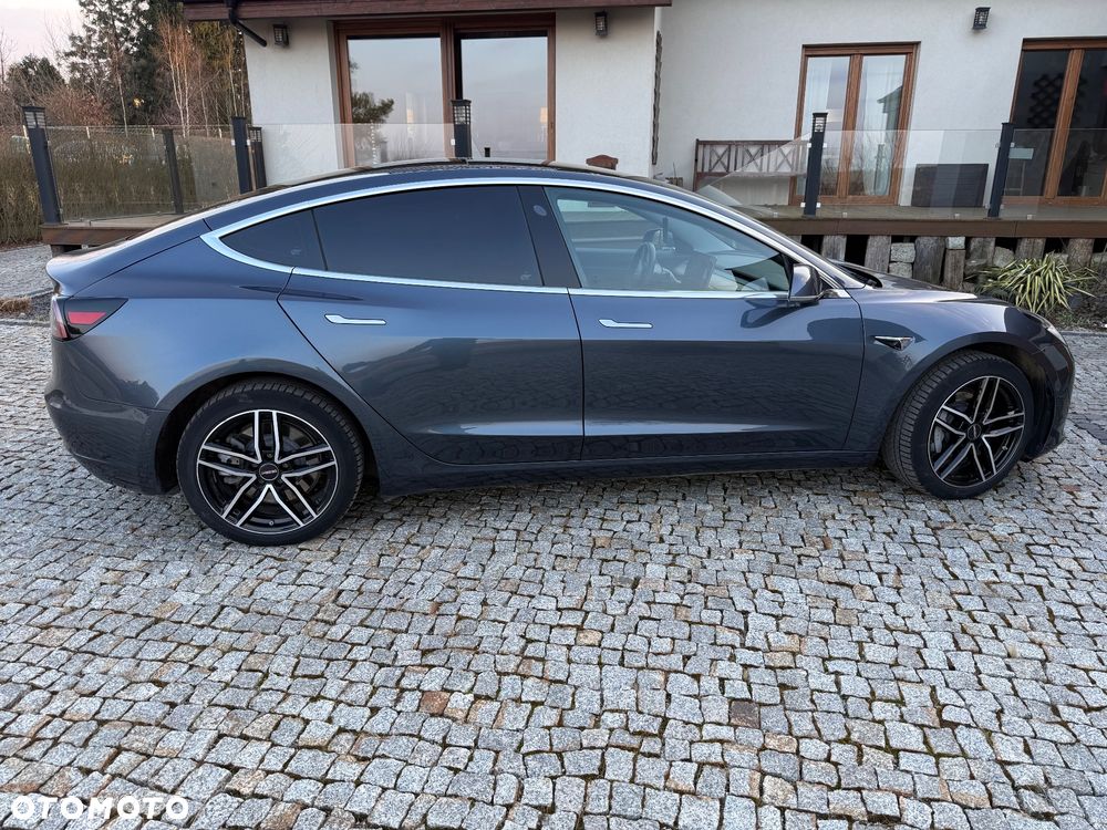 Tesla Model 3 - 4