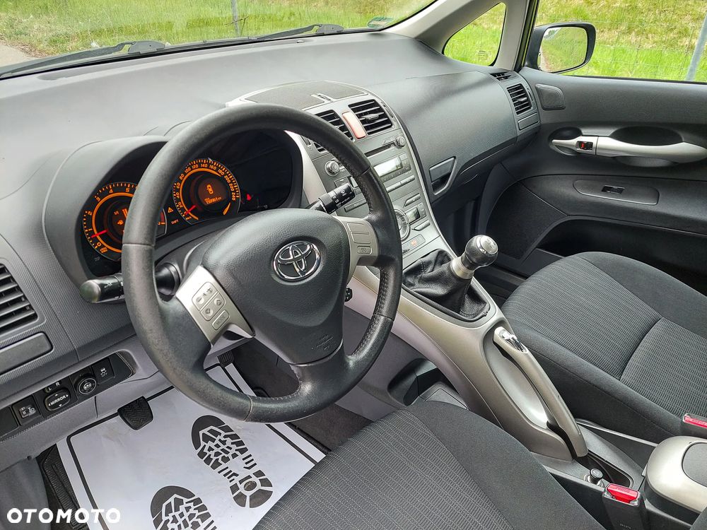 Toyota Auris - 16