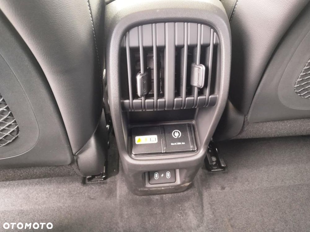 Hyundai Kona 65kWh Executive - 6