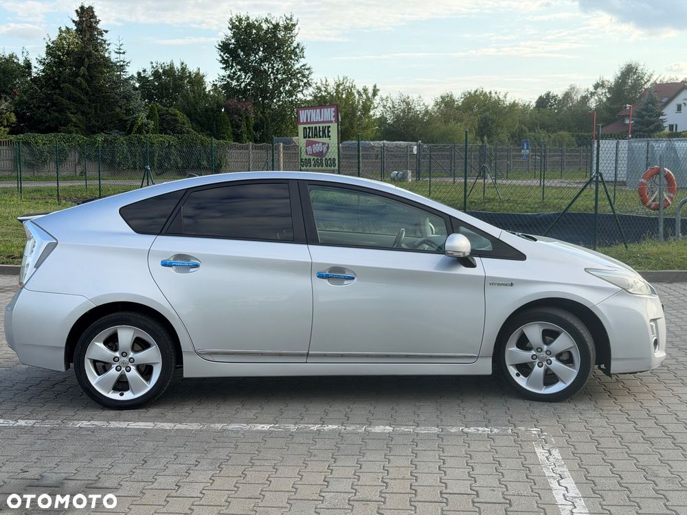 Toyota Prius 1.8 HSD Prestige - 2