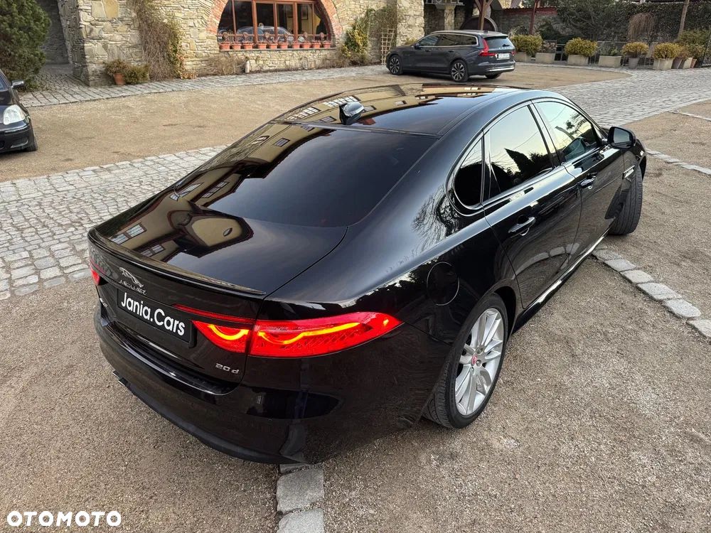 Jaguar XF - 12