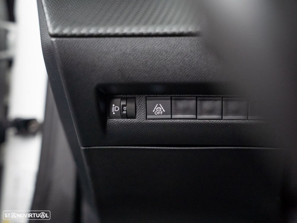 Peugeot 2008 1.5 BlueHDi Allure Pack EAT8 - 17