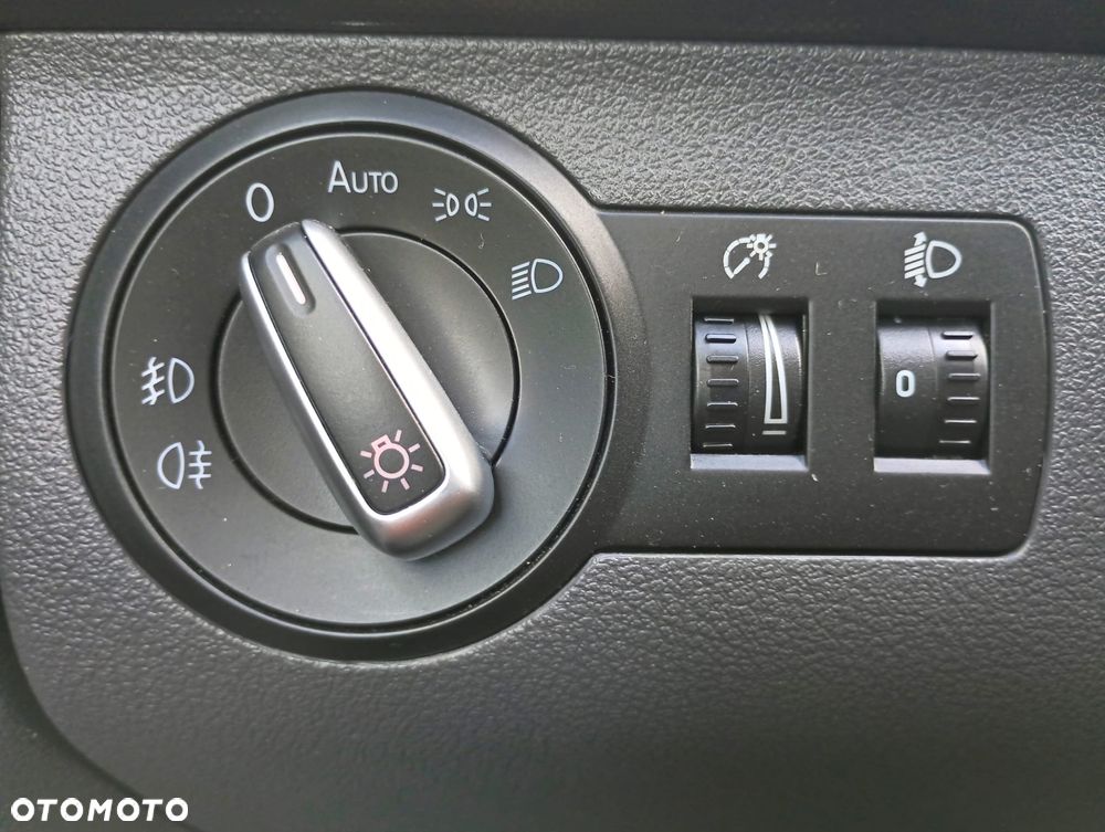 Volkswagen Touran 2.0 TDI BMT Comfortline Plus DSG - 35