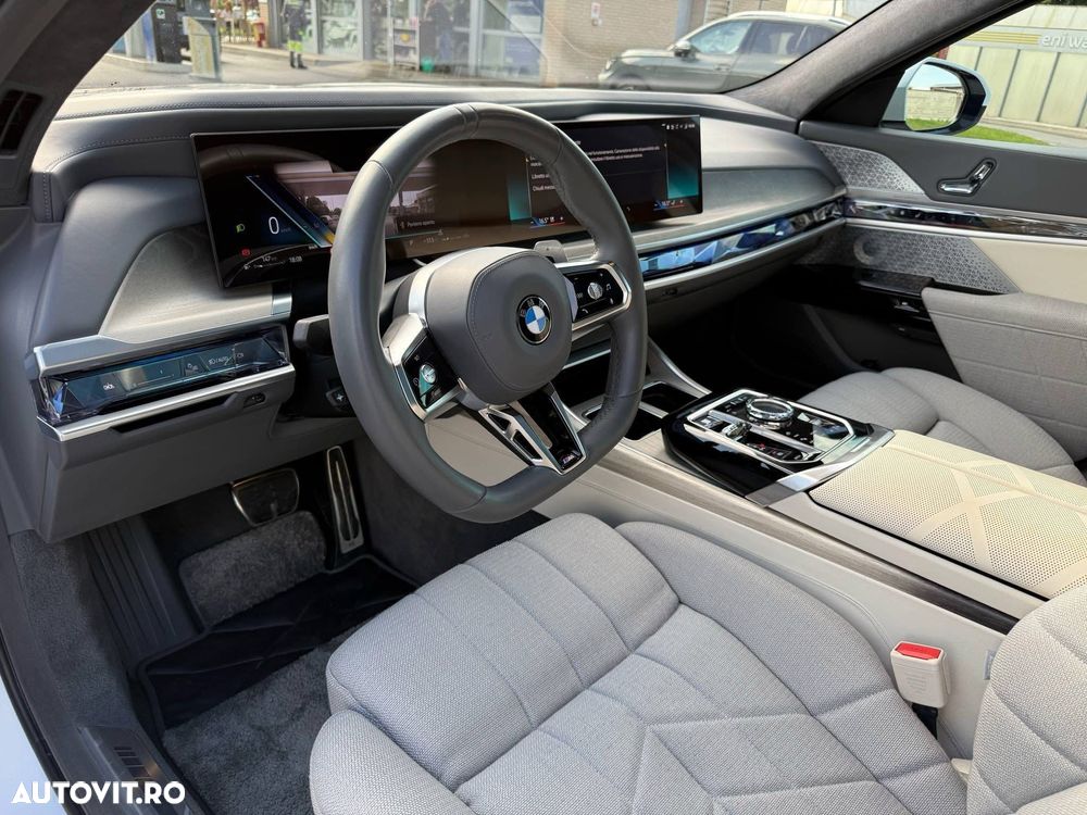 BMW Seria 7 740d xDrive MHEV - 23