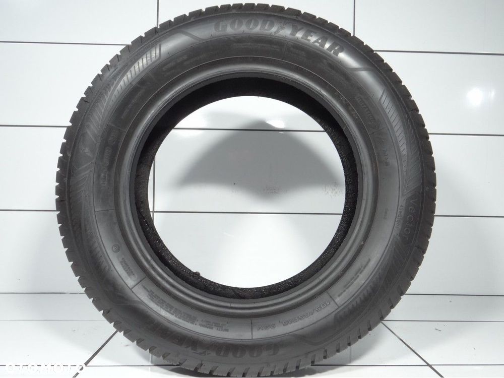 Opony całoroczne 195/65R15 95V Goodyear - 3