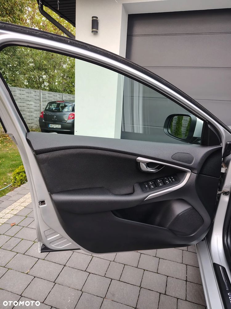 Volvo V40 D2 Momentum - 19