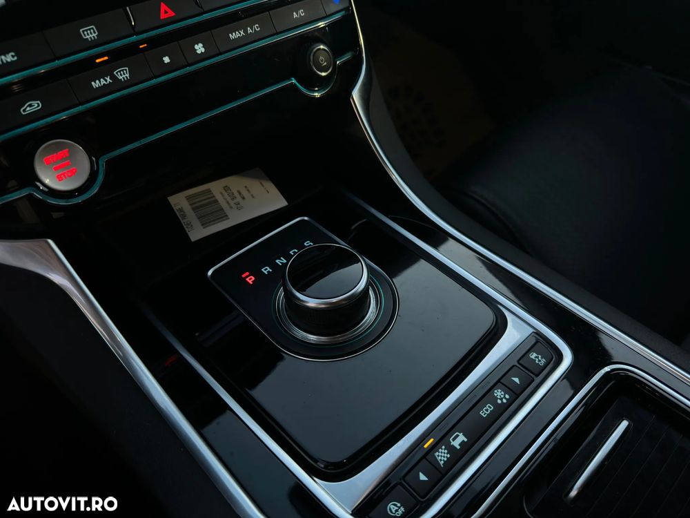 Jaguar XE 25d AWD Aut. Portfolio - 13