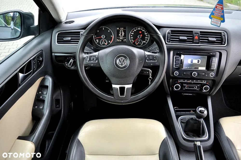 Volkswagen Jetta 1.6 TDI Comfortline - 18