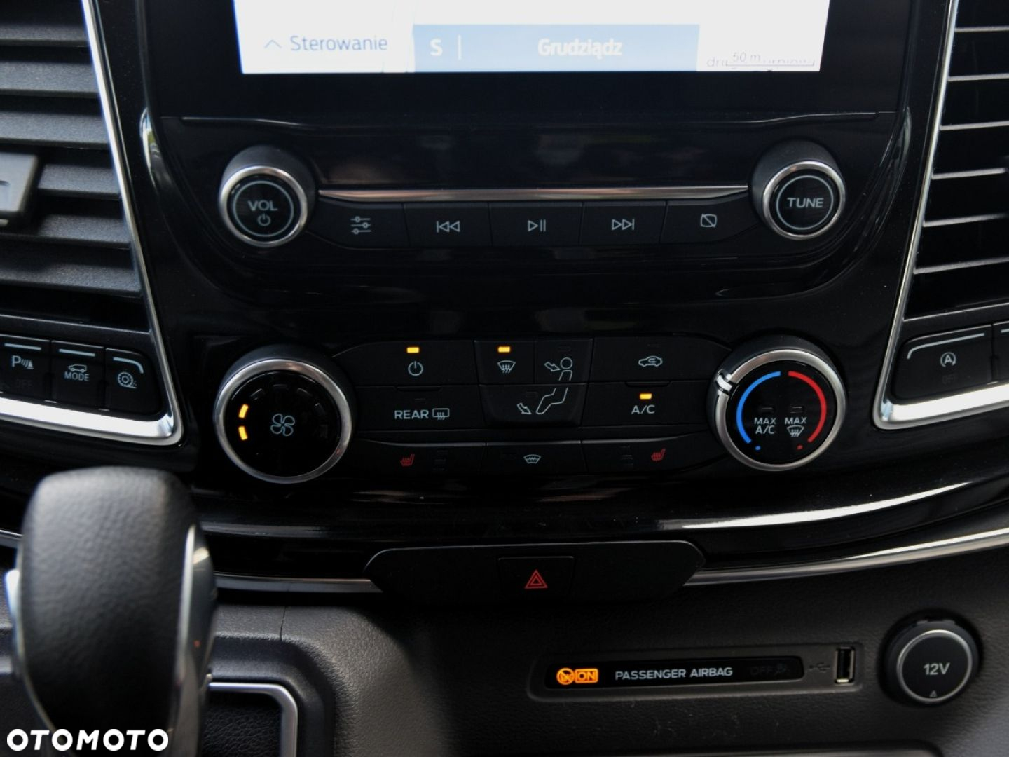 Ford Tourneo Custom - 20