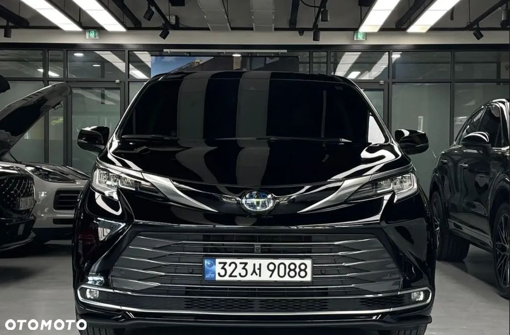 Toyota Sienna - 4