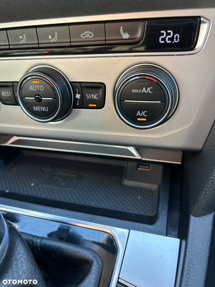 Volkswagen Passat - 19