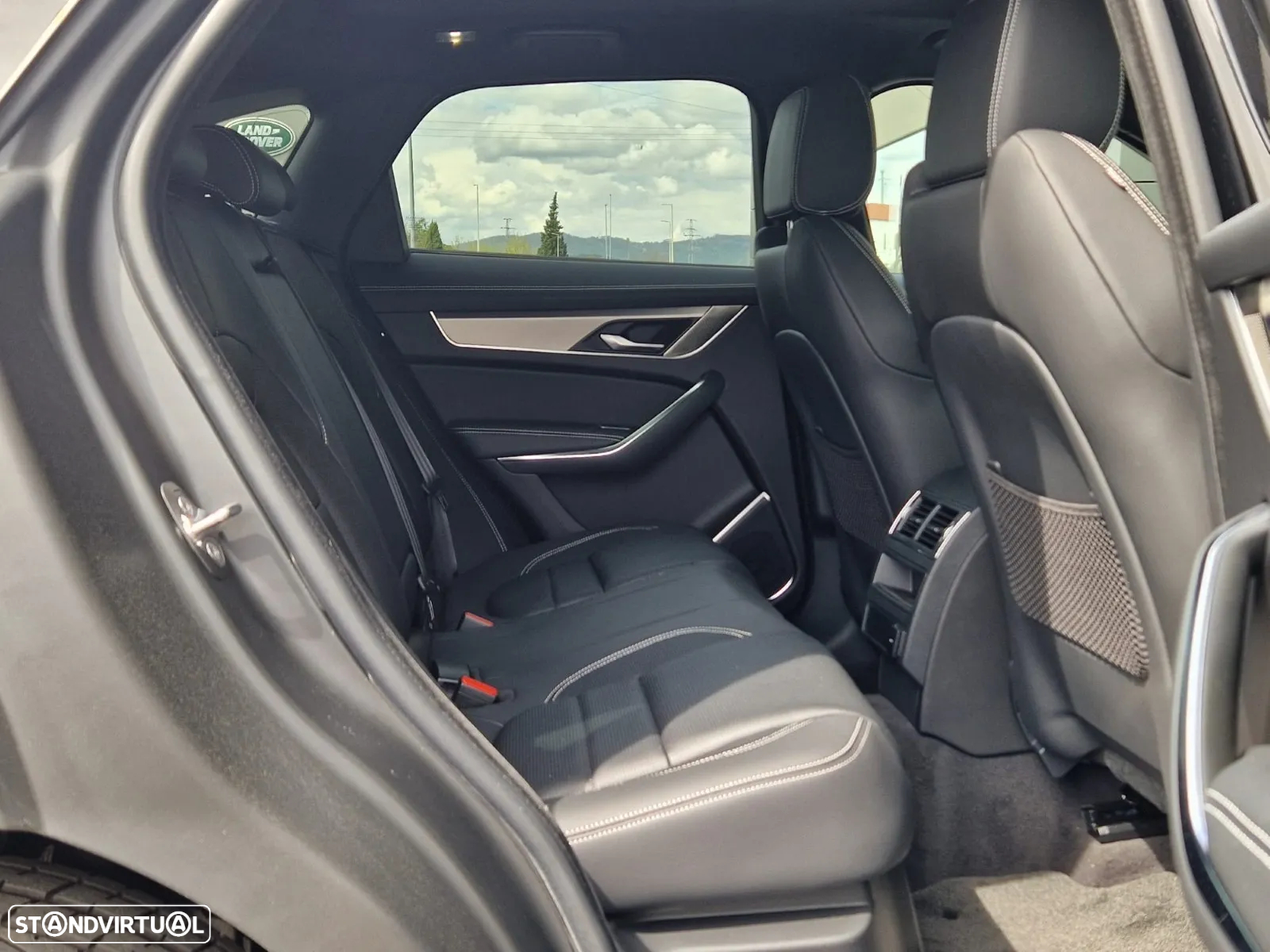 Jaguar F-Pace 2.0 P400e AWD R-Dynamic S - 8