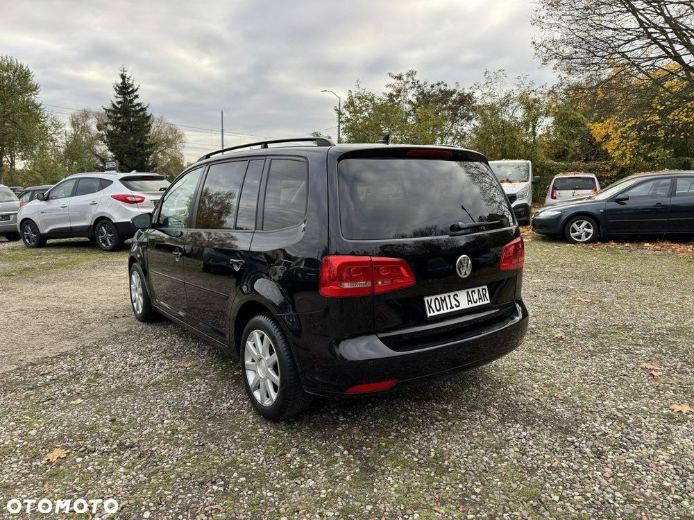 Volkswagen Touran - 4