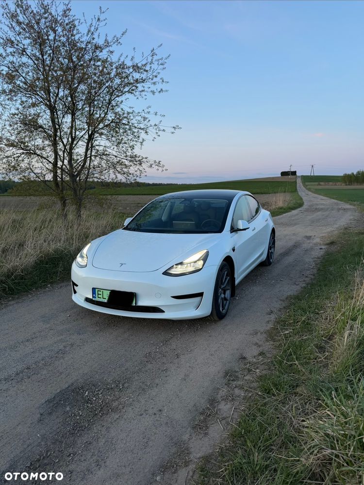 Tesla Model 3 - 3