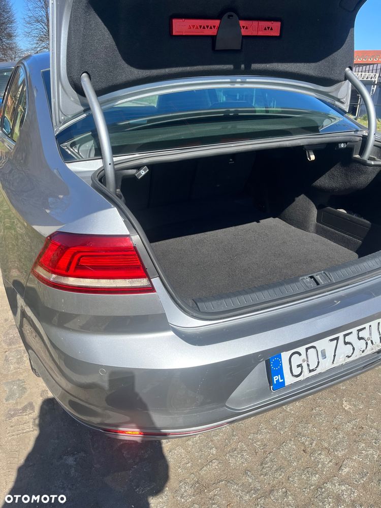 Volkswagen Passat 1.6 TDI SCR DSG Comfortline - 21