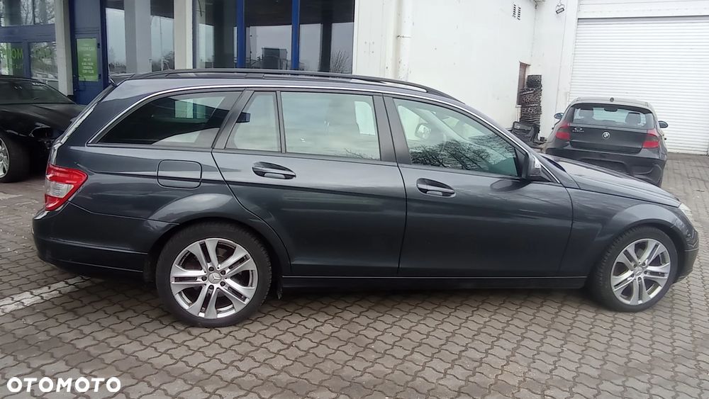 Mercedes-Benz Klasa C 220 CDI DPF Automatik Avantgarde - 23