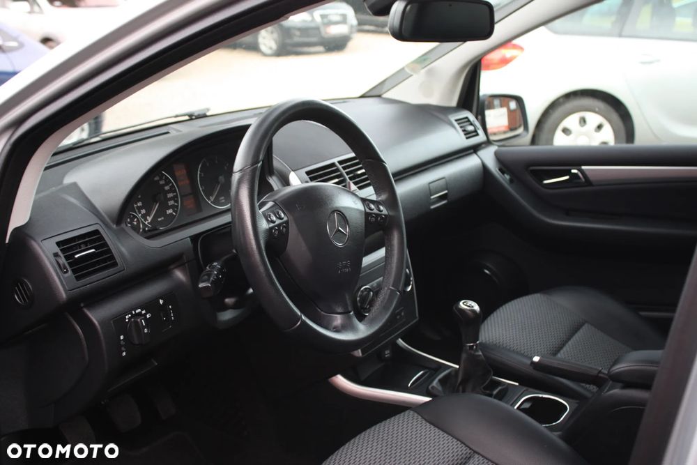 Mercedes-Benz Klasa A 160 BlueEFFICIENCY Elegance - 13