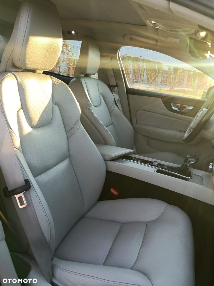 Volvo S60 T6 AWD Momentum Pro - 9