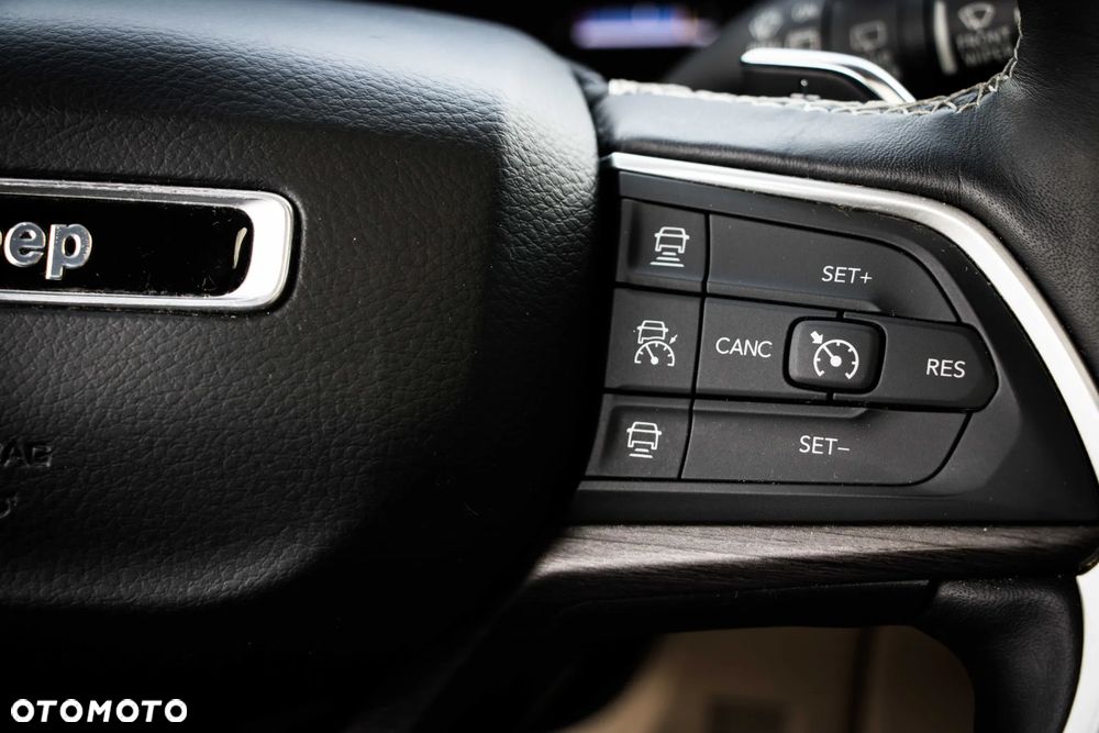 Jeep Grand Cherokee - 24