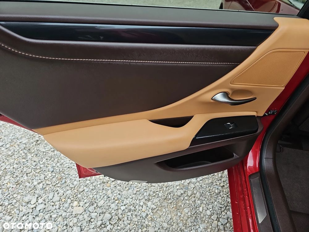 Lexus ES 300h Business Edition - 25