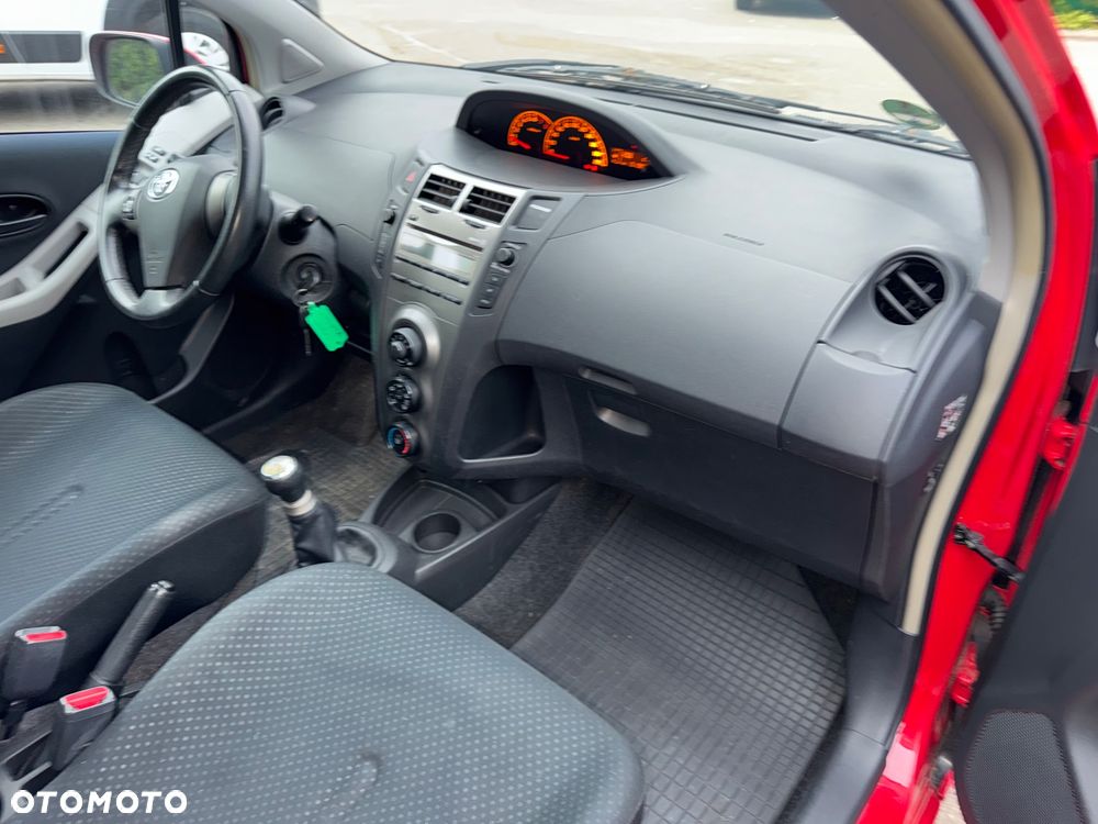 Toyota Yaris 1.3 VVT-i Sol - 15