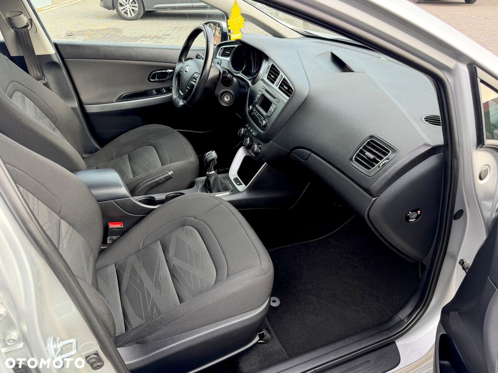 Kia Ceed - 11