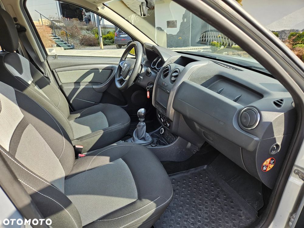 Dacia Duster 1.6 SCe Laureate 4x4 S&S - 11