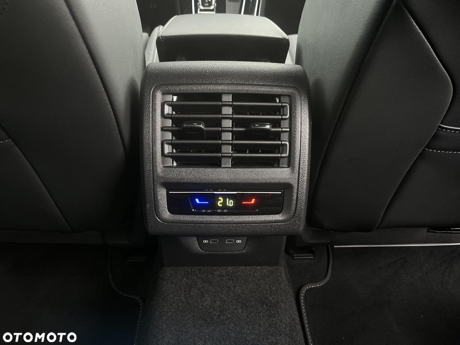 Volkswagen Golf - 24