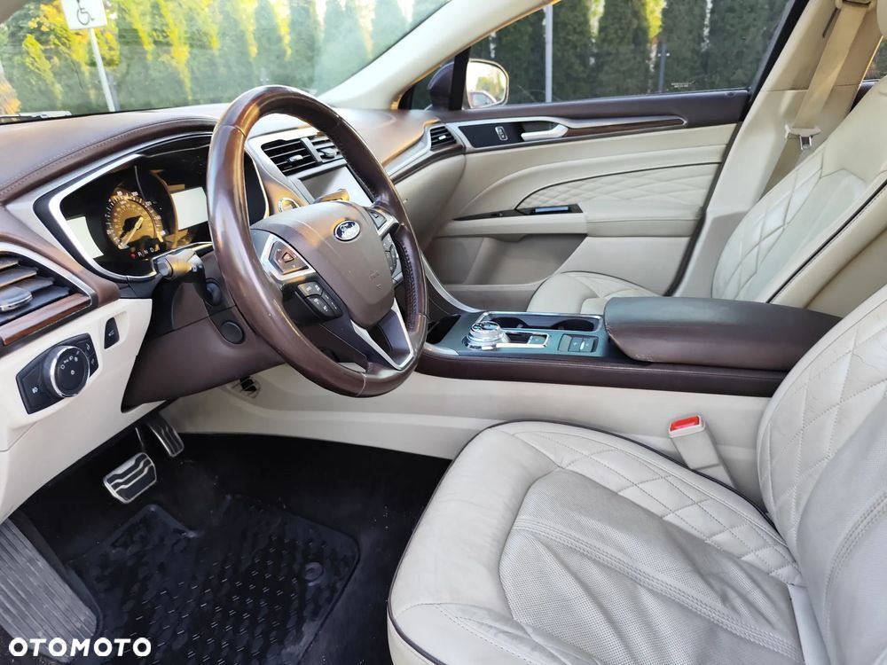 Ford Fusion 2.0 EcoBoost Titanium - 32